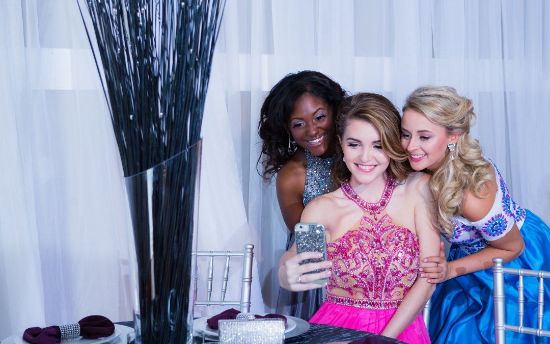 Prom Party!. Desktop Image